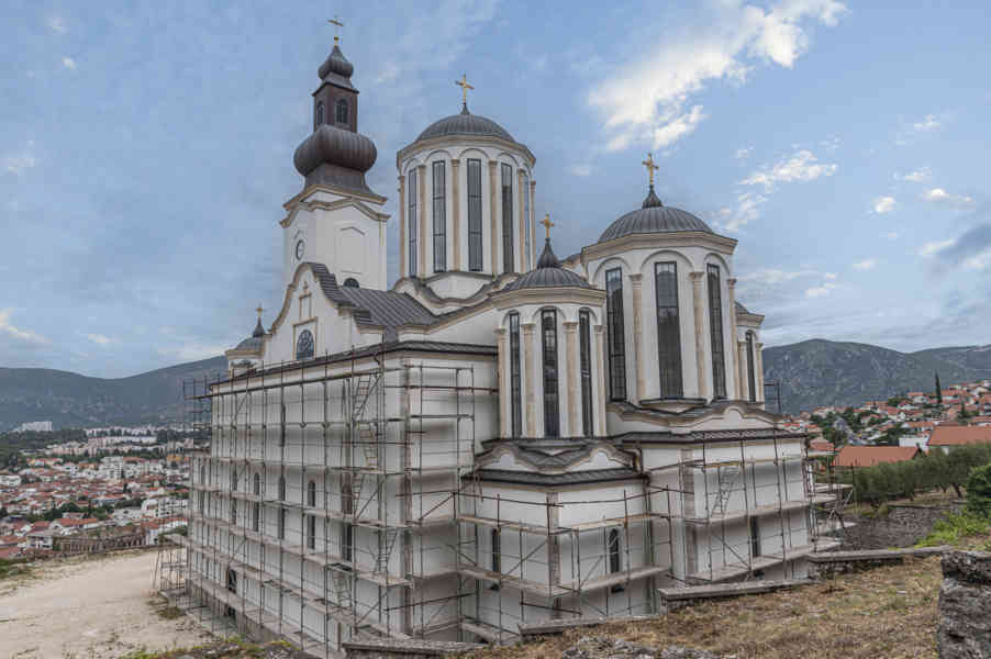 Bosnia y Herzegovina - Mostar 32 - catedral ortodoxa de la Santísima Trinidad.jpg